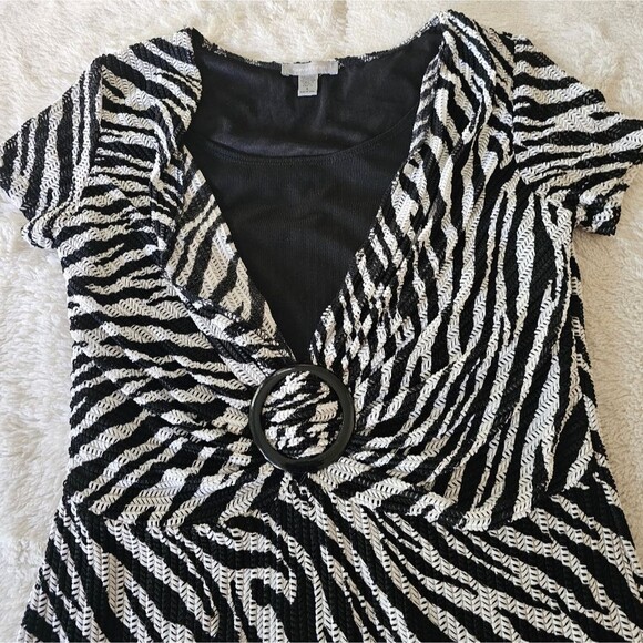 Black Zebra Print, V-Neck Top. Small. Excellent Condition! - Picture 2 of 4